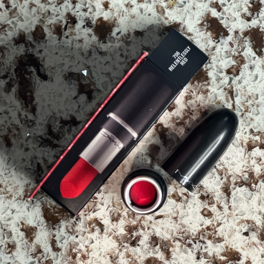 BRAND NEW - mini MAC Relentlessly Red Retro Matte Lipstick